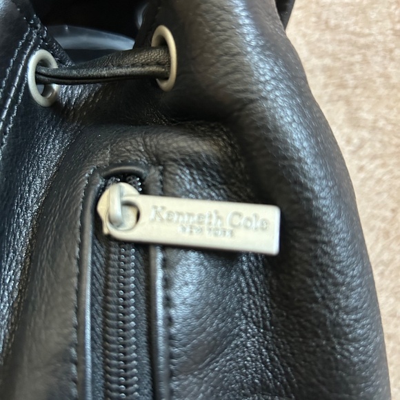 Kenneth Cole backpack - Picture 4 of 4